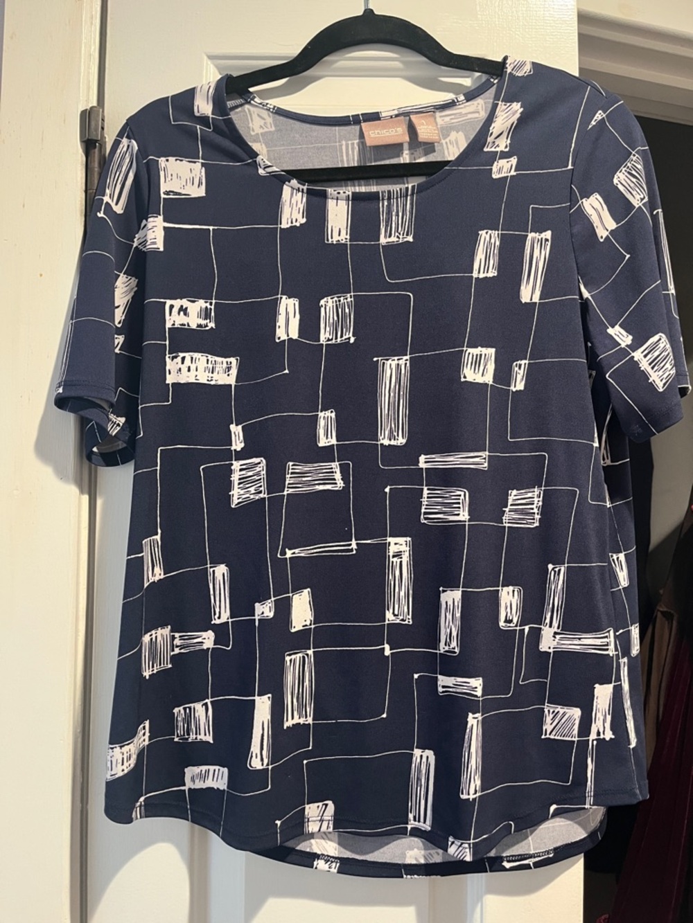 Chico’s Navy & White Short-Sleeve Abstract Print Top size 1 EUC